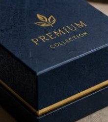 Caja premium con acabados dorados